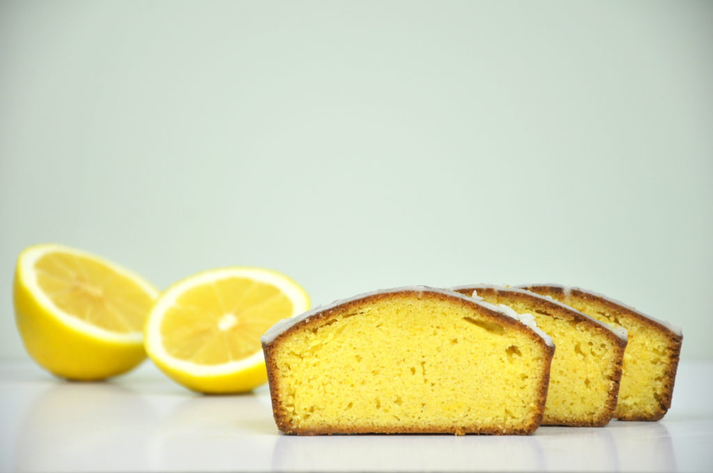 Dietetyczne ciasto cytrynowe bez cukru z fit polewą lukrową [zdrowe słodycze]