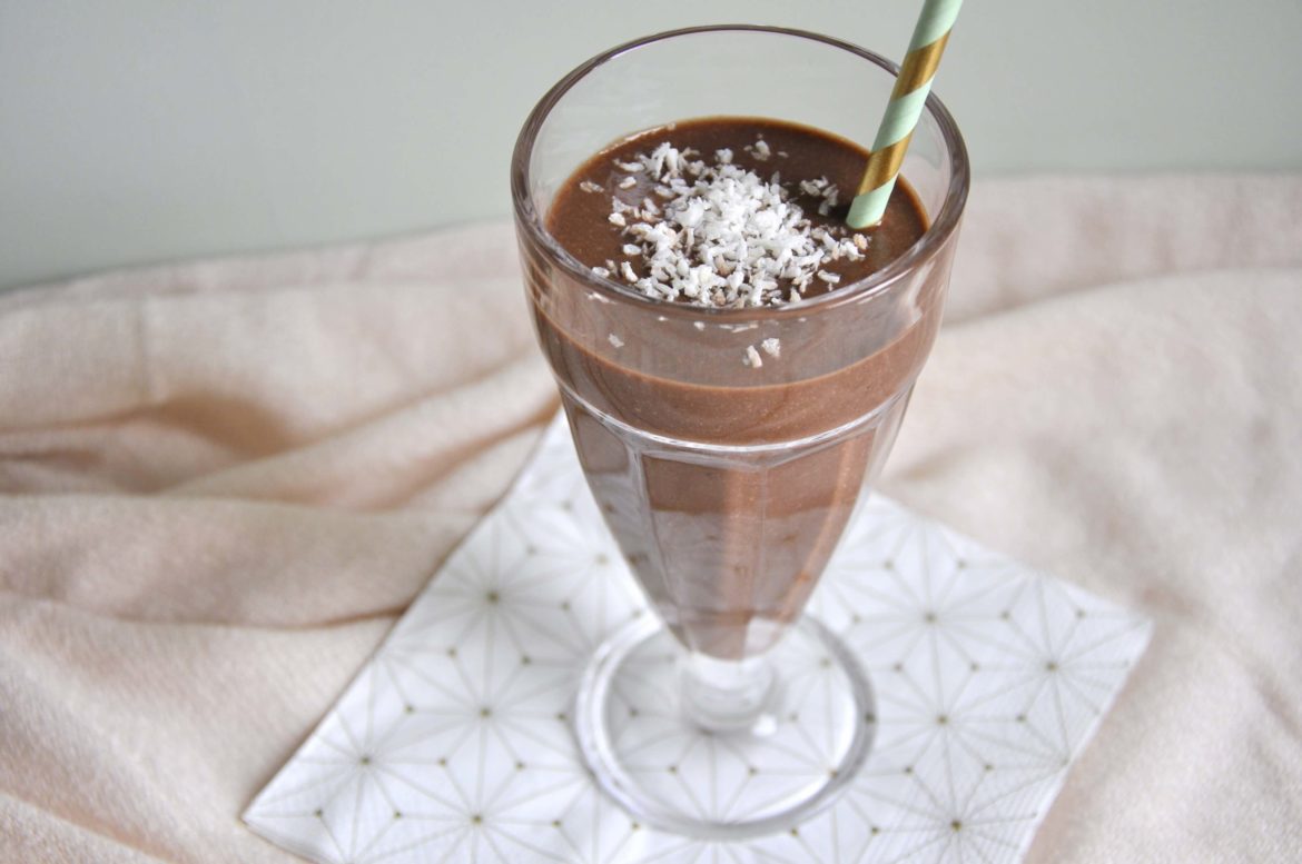 Fit shake czekoladowy, czyli pyszny i zdrowy koktajl z awokado