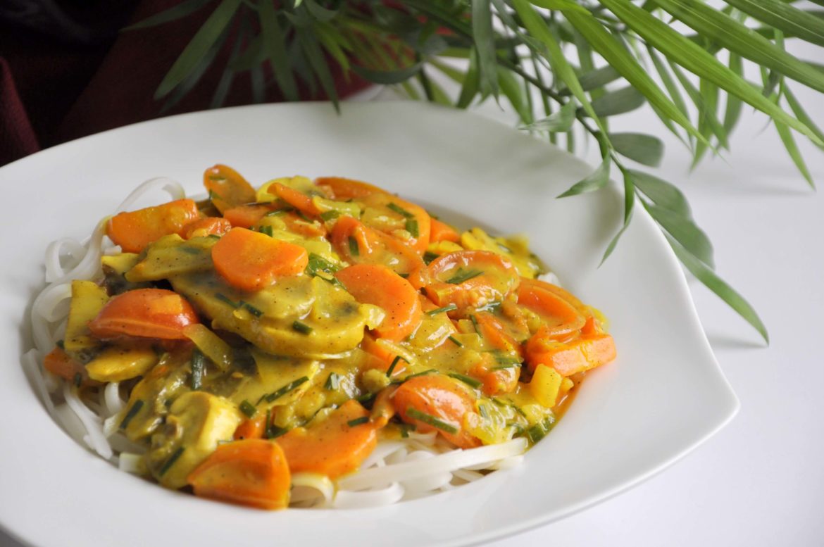 Makaron z tajskim sosem na mleczku kokosowym