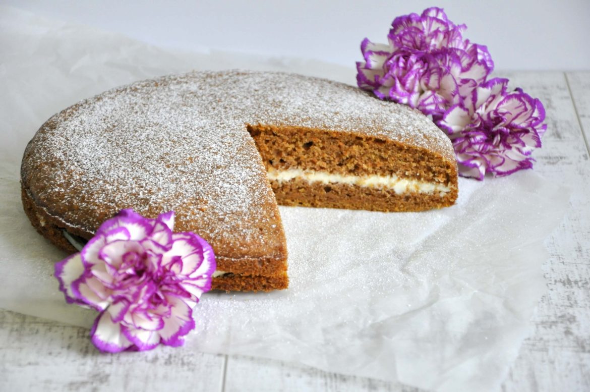 Fit ciasto marchewkowe z kremem – zdrowe słodycze