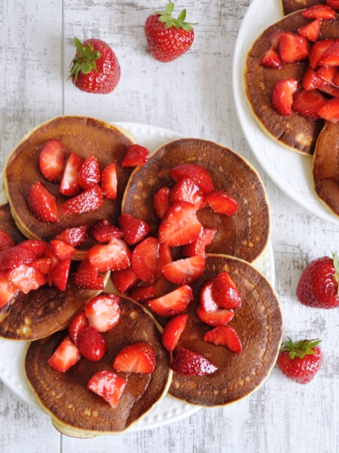 Puszyste placuszki z ricottą i truskawkami (fit pancakes)